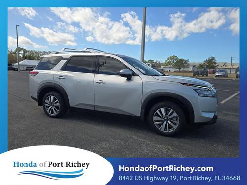 2022 Nissan Pathfinder SL 2WD