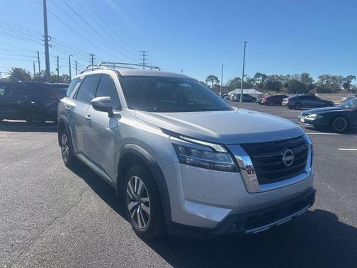 2022 Nissan Pathfinder SL 2WD