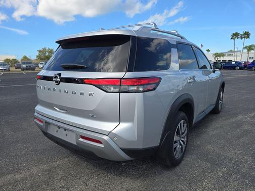 2022 Nissan Pathfinder SL 2WD