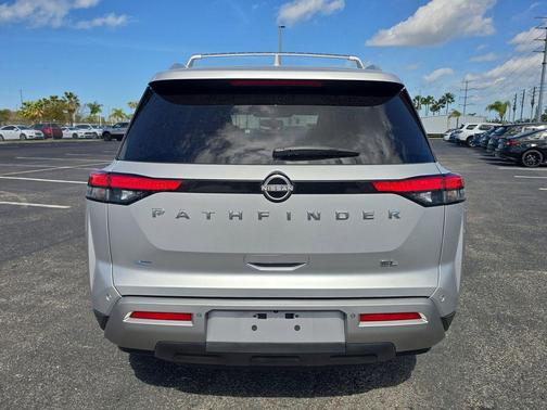 2022 Nissan Pathfinder SL 2WD