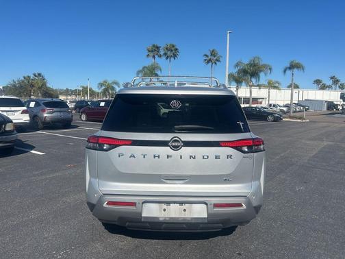 2022 Nissan Pathfinder SL 2WD