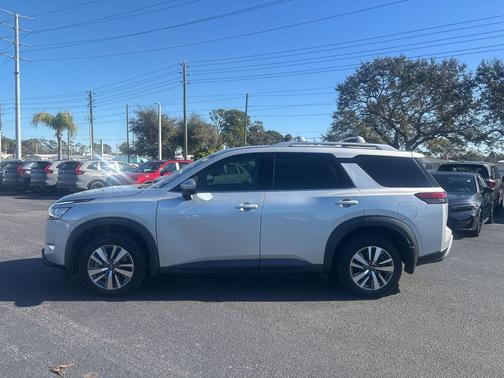 2022 Nissan Pathfinder SL 2WD