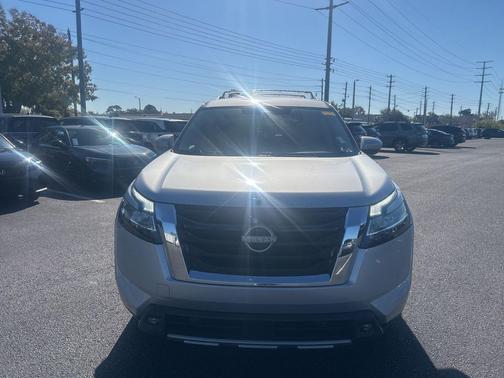 2022 Nissan Pathfinder SL 2WD