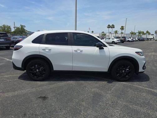 Platinum White Pearl 2024 Honda HR-V Sport