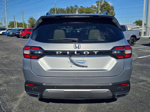Silver Metallic 2026 Honda Pilot EX-L