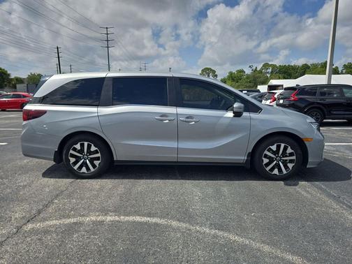 Silver 2025 Honda Odyssey EX-L