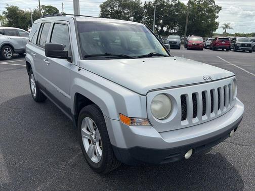 Bright Silver Metallic Clearcoat 2012 Jeep Patriot Latitude