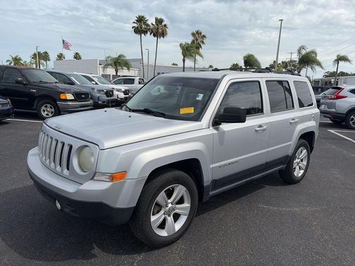 Bright Silver Metallic Clearcoat 2012 Jeep Patriot Latitude