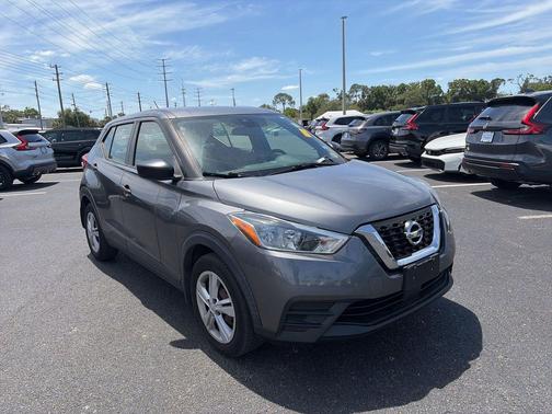 Gun Metallic 2020 Nissan Kicks S