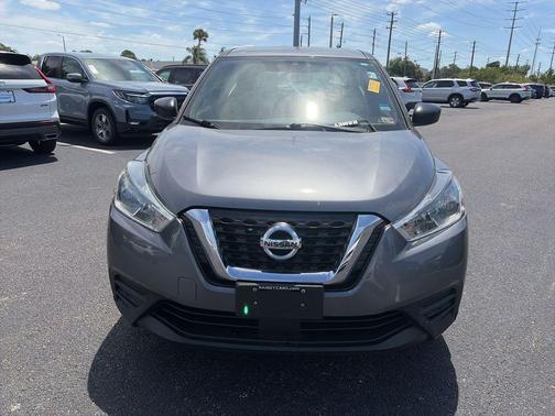 Gun Metallic 2020 Nissan Kicks S