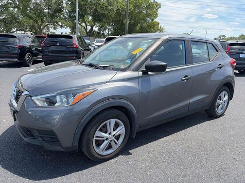 Gun Metallic 2020 Nissan Kicks S