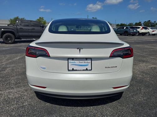 Pearl White Multi-Coat 2023 Tesla Model 3 Performance
