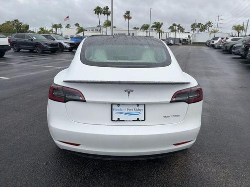 Pearl White Multi-Coat 2023 Tesla Model 3 Performance