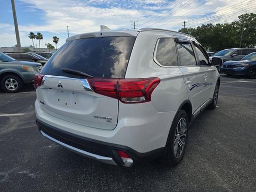 Diamond White Pearl 2018 Mitsubishi Outlander SEL S-AWC
