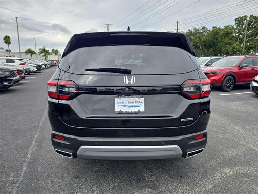 2025 Honda Pilot Touring 8-Passenger