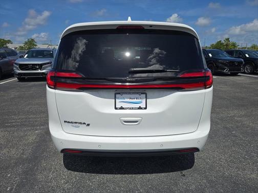 2021 Chrysler Pacifica Touring L