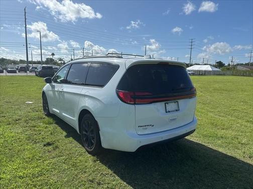 2021 Chrysler Pacifica Touring L