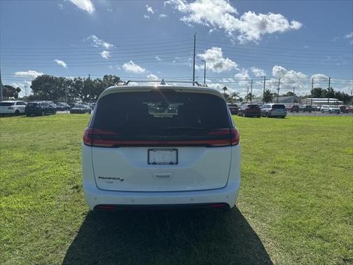 2021 Chrysler Pacifica Touring L