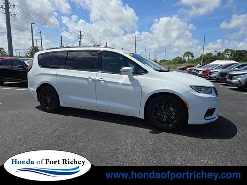 2021 Chrysler Pacifica Touring L