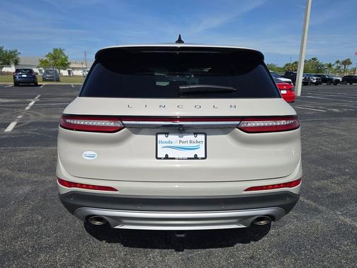Ceramic Pearl Metallic Tinted Clearcoat 2023 Lincoln Corsair Reserve
