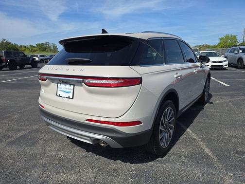 Ceramic Pearl Metallic Tinted Clearcoat 2023 Lincoln Corsair Reserve