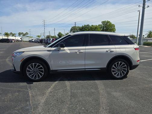 Ceramic Pearl Metallic Tinted Clearcoat 2023 Lincoln Corsair Reserve