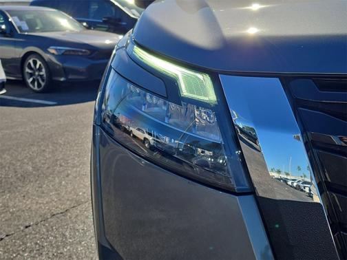 2024 Nissan Pathfinder SV FWD