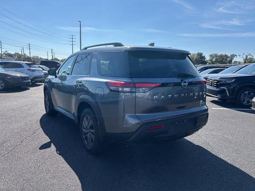 2024 Nissan Pathfinder SV FWD