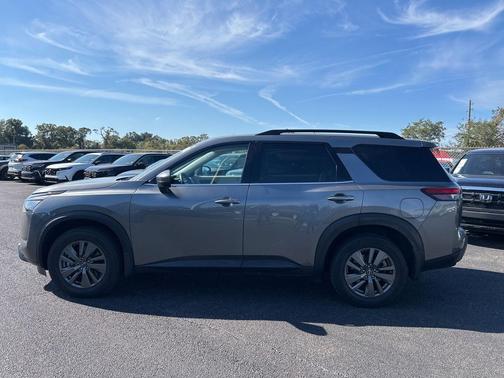 2024 Nissan Pathfinder SV FWD