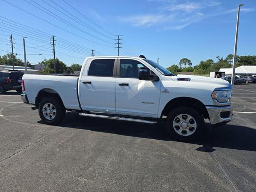 Bright White Clearcoat 2024 RAM 2500 Big Horn Crew Cab 4x4 6'4' Box