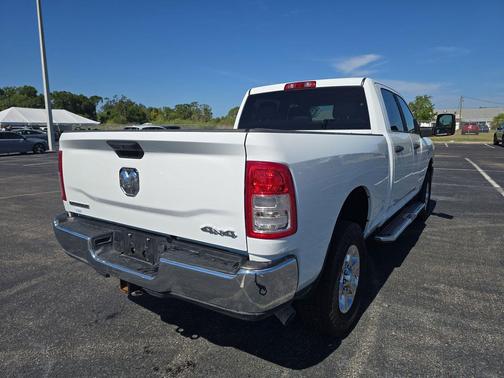 Bright White Clearcoat 2024 RAM 2500 Big Horn Crew Cab 4x4 6'4' Box