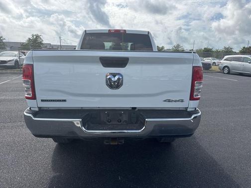 Bright White Clearcoat 2024 RAM 2500 Big Horn Crew Cab 4x4 6'4' Box