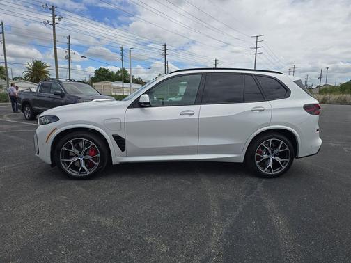 White Metallic 2025 BMW X5 PHEV xDrive50e