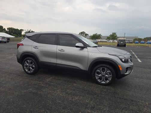 Steel Gray 2025 Kia Seltos LX