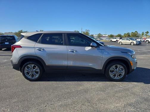Steel Gray 2025 Kia Seltos LX