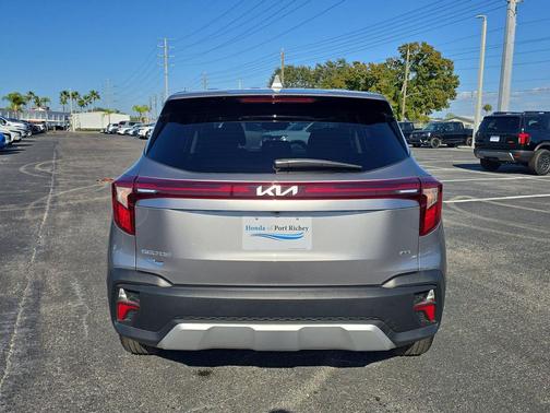 Steel Gray 2025 Kia Seltos LX