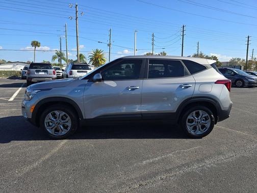 Steel Gray 2025 Kia Seltos LX
