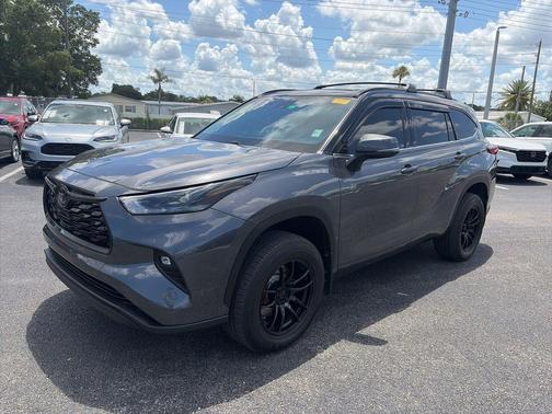 Magnetic Gray Metallic 2022 Toyota Highlander XLE