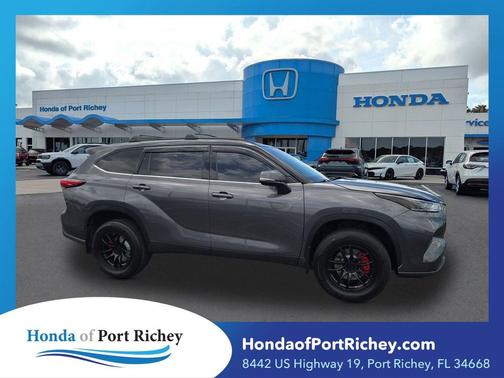 Magnetic Gray Metallic 2022 Toyota Highlander XLE