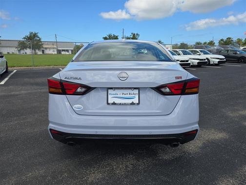 2023 Nissan Altima SR FWD