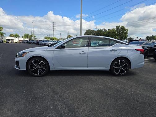 2023 Nissan Altima SR FWD