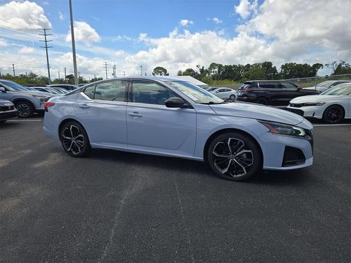 2023 Nissan Altima SR FWD