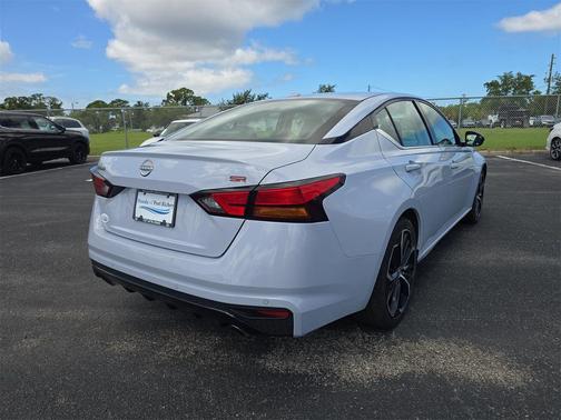 2023 Nissan Altima SR FWD
