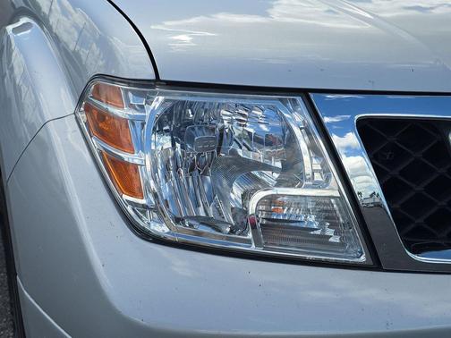 Brilliant Silver Metallic 2019 Nissan Frontier SV