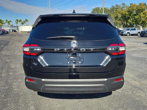 2023 Honda Pilot 2WD LX