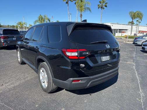 2023 Honda Pilot 2WD LX