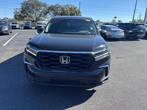 2023 Honda Pilot 2WD LX