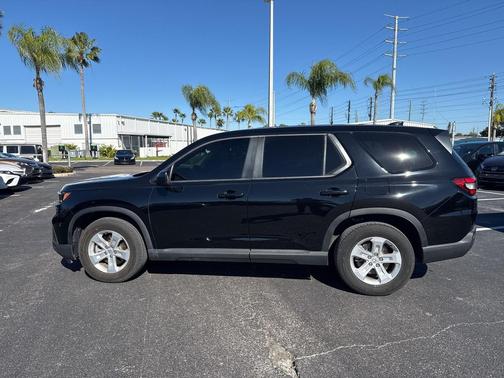 2023 Honda Pilot 2WD LX