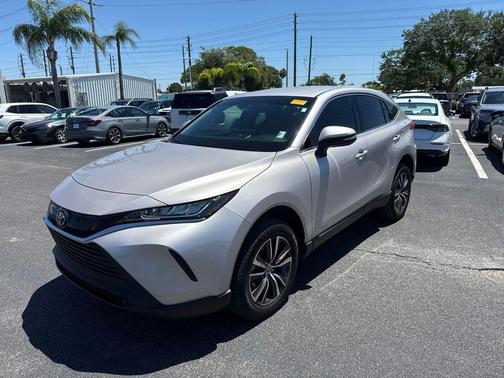 Brobze 2022 Toyota Venza LE