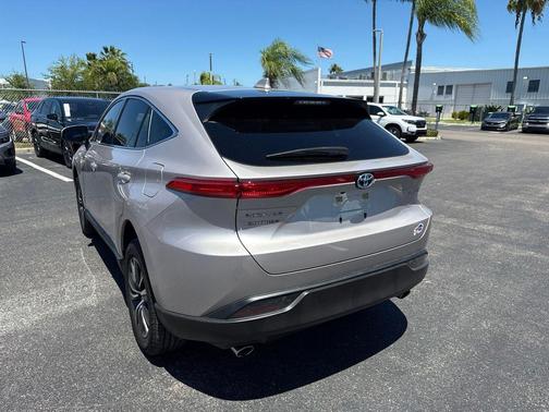 Brobze 2022 Toyota Venza LE